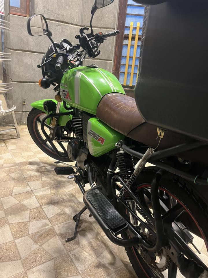 السلام عليكم دراجة دايون موديل 2023 مكينة حجم 200 رقم انبار انكلزي سنوية جديدة +هزة تحويل ثاني يوم  كهربائية الدراجة كلة شغالة بس السلف واكف او عطل بسيط 
الدراجة حلوة ونضافة عنوان/ الانبار فلوجة / رقمي فقط واتس *********** / سعر الدراجة مليون850 وبية مجال بسيط
