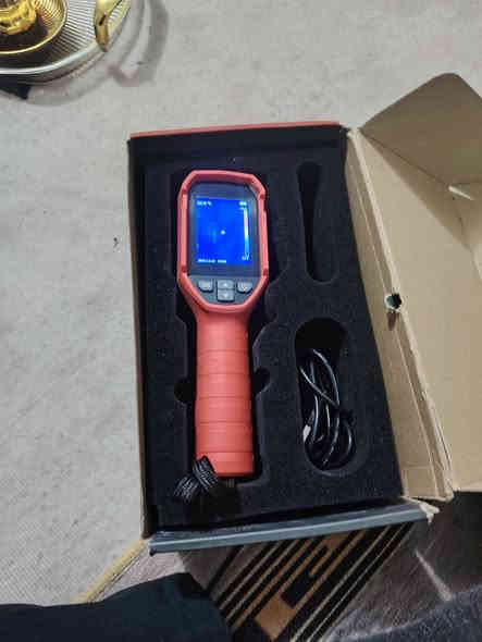 السلام عليكم جهاز سونار جديد غير مستخدم لكشف التسريب ورا حائط شرط الفحص المكان العماره. ***********  السعر 250 بي مجال بصيط
