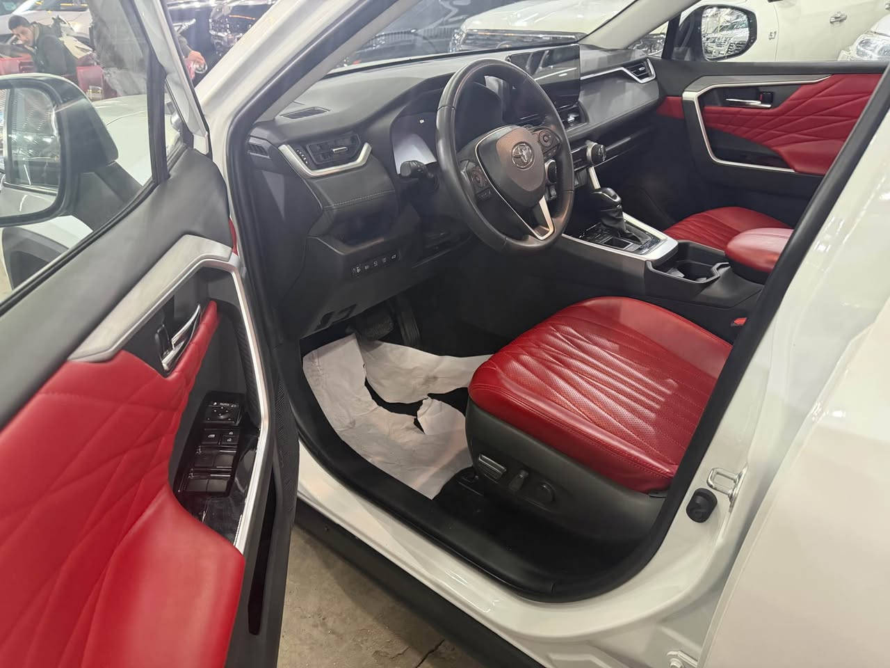 السلام عليكم عندي راف فور موديل 2025 هايبرد (تجميع صيني ) مرقم بغداد كفالة عامة من الضربة والصبغ والتبديل والشخط ماشية 9500 كيلو فول مواصفات بصمة بانوراما 5 كاميرات محيطية جلد كراسي كهرباء تدفئة وتبريد كشنات رادارات خلفية وامامية صندوق كهرباء مري شفط لايتات فول زنون مري شفط شاحن وايرليس السعر 42 مليون للاتصال *********** بغداد, العراق
