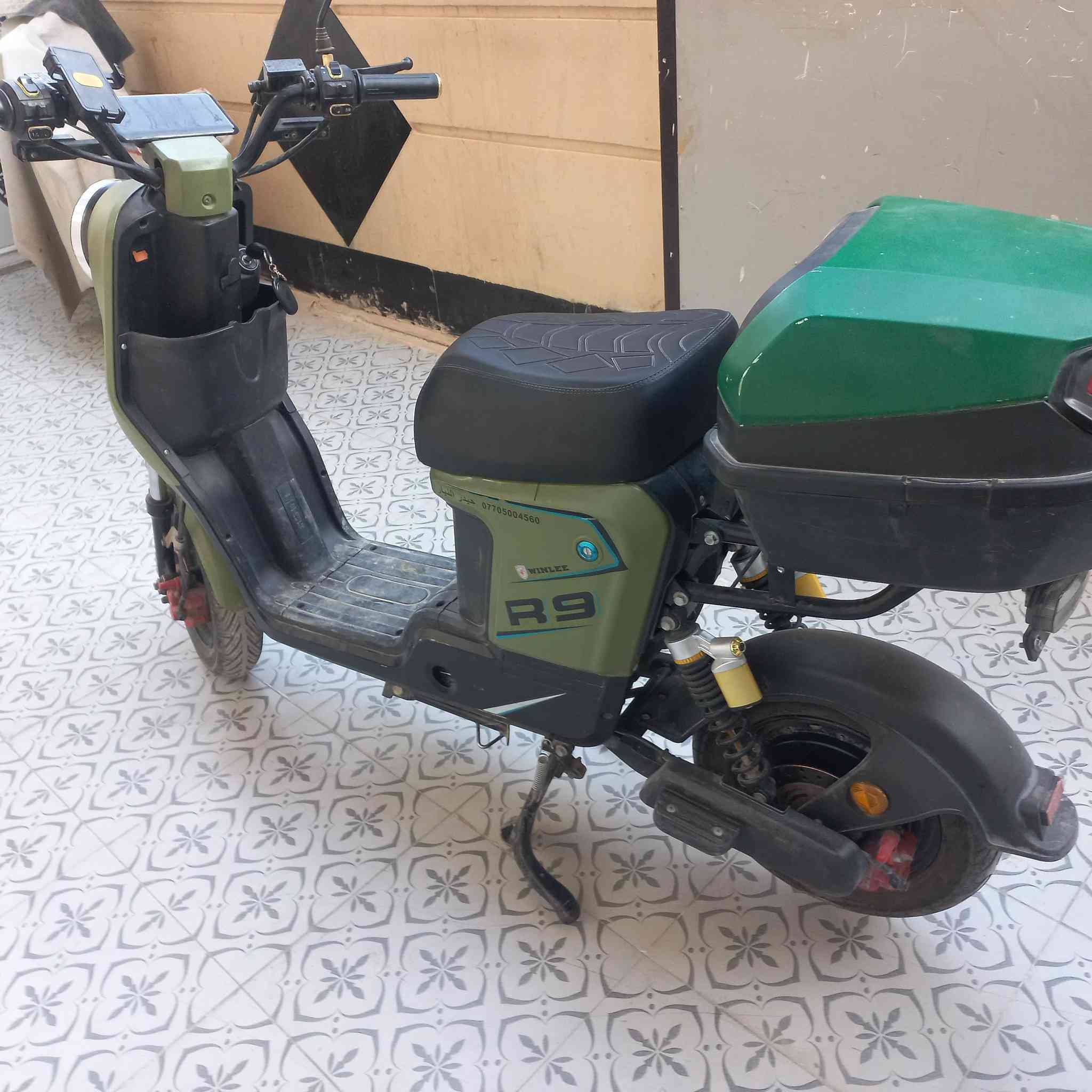 سلام عليكم
عندي دراجه شحن للبيع R9 
*خمس بطاريات 
*اربع سرعات 
*شاشه اعطال 
*بلوتوث +شحن هاتف 
*لايت عالي ناصي 
*مثبت سرعه
* البارك P +البك R
مكاني الدورة  السعر 450 وبيها مجال  
رقمي ***********
