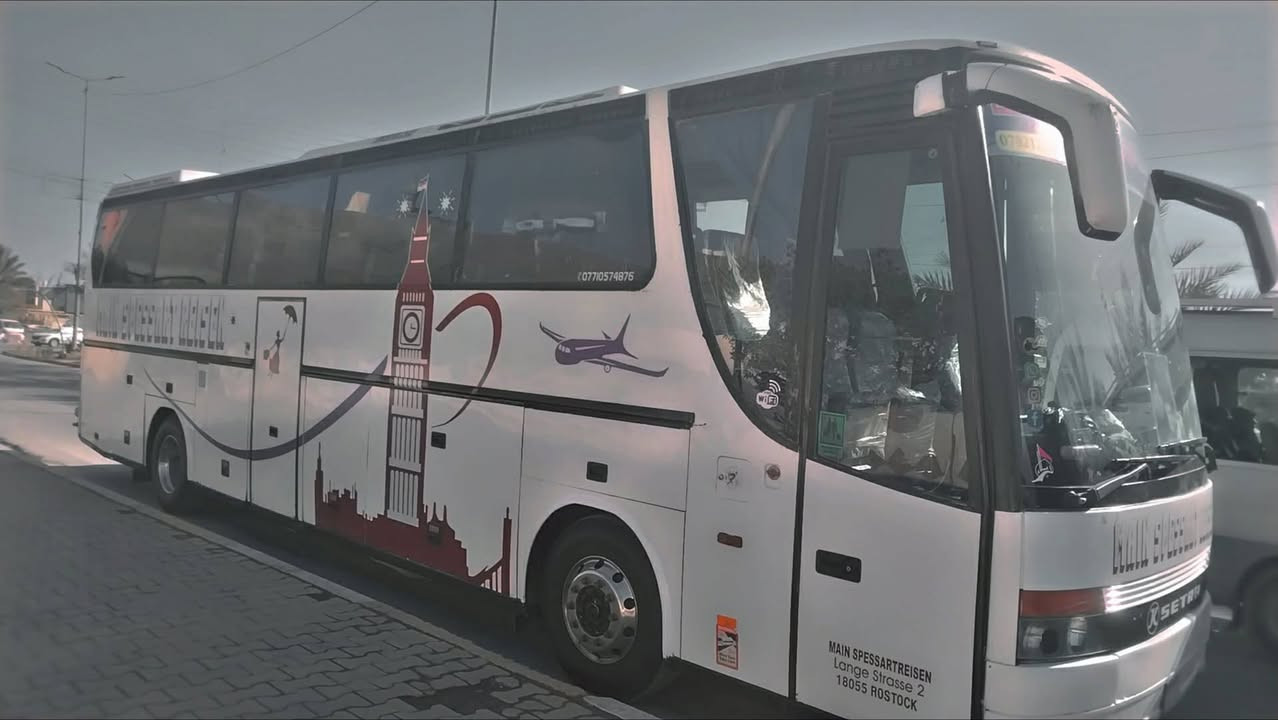 السلام عليكم الفينيه للبيع سياره جهازه مكينه وكير وكسن  وكلج كله جديد حداديه جديده تبريد خير من الله تخم تاير جديد كهربايات كله شغال من الطول الطول ودواخل جدد دشبول جديد سياره كبل توكل بيه عل باب و جهازه الخير حبايه و54 نفر  ورقم نكليزي سنويه ال31 بسمي مداور ثاني يوم الشراي يخابر ويدلل وهاذه رقمي *********** مكان السياره العماره
