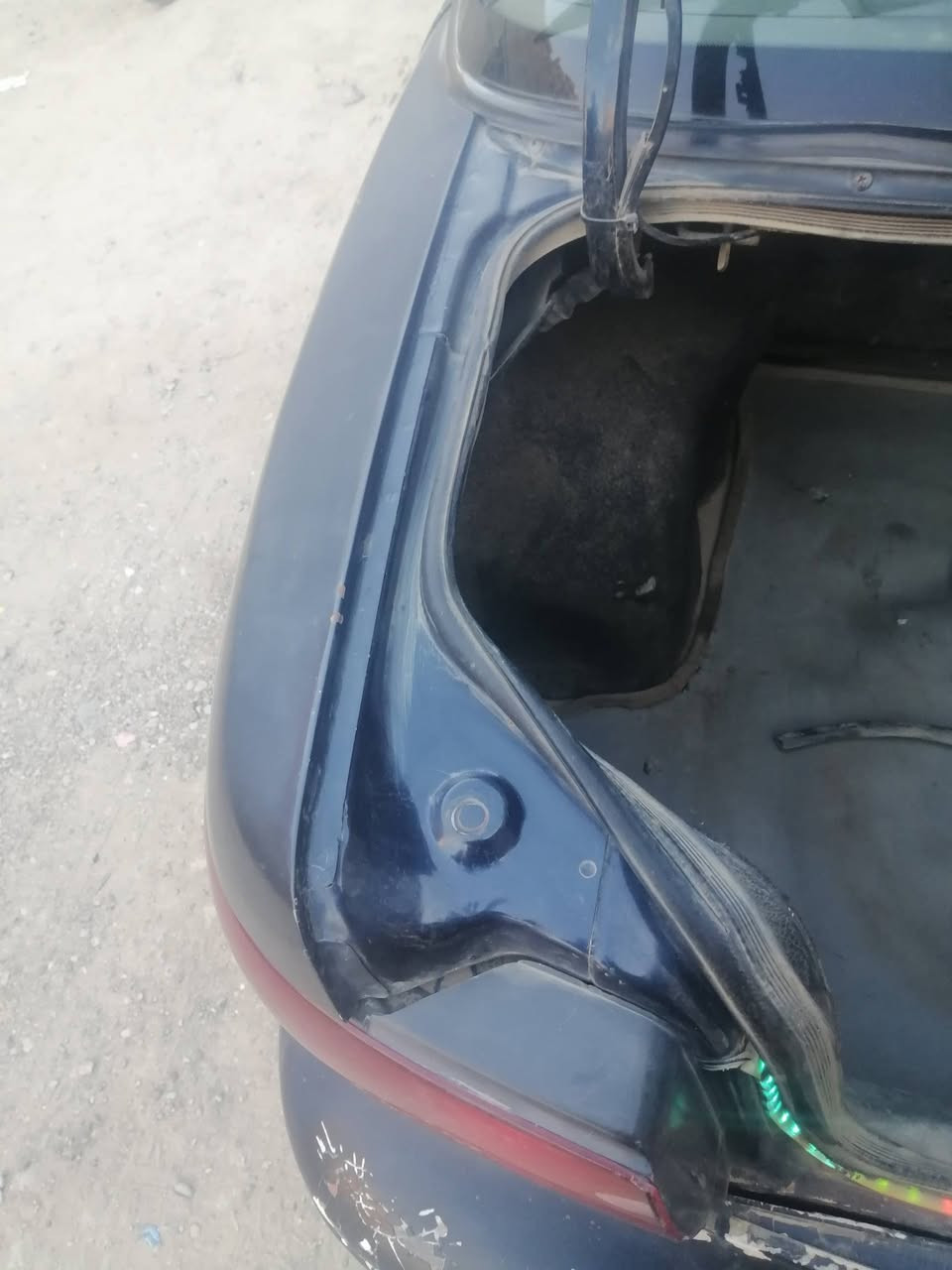 السلام عليكم للبيع سياره كيه سيفيا موديل ٩٥ رقم بغداد مشروع وطني رقم انكليزي السيارة مال جناي حداديه نضيفه هزه جديده مكينه مفتوح كير عادي كهربائات شغاله السعر ٢٨ وبيهه مجال العنوان واسط الصويرة رقم الهاتف *********** مامتواجد على الفيس الشراي يتصل ويدلل ولمايعجبه لايعلق الشراي يدلل
