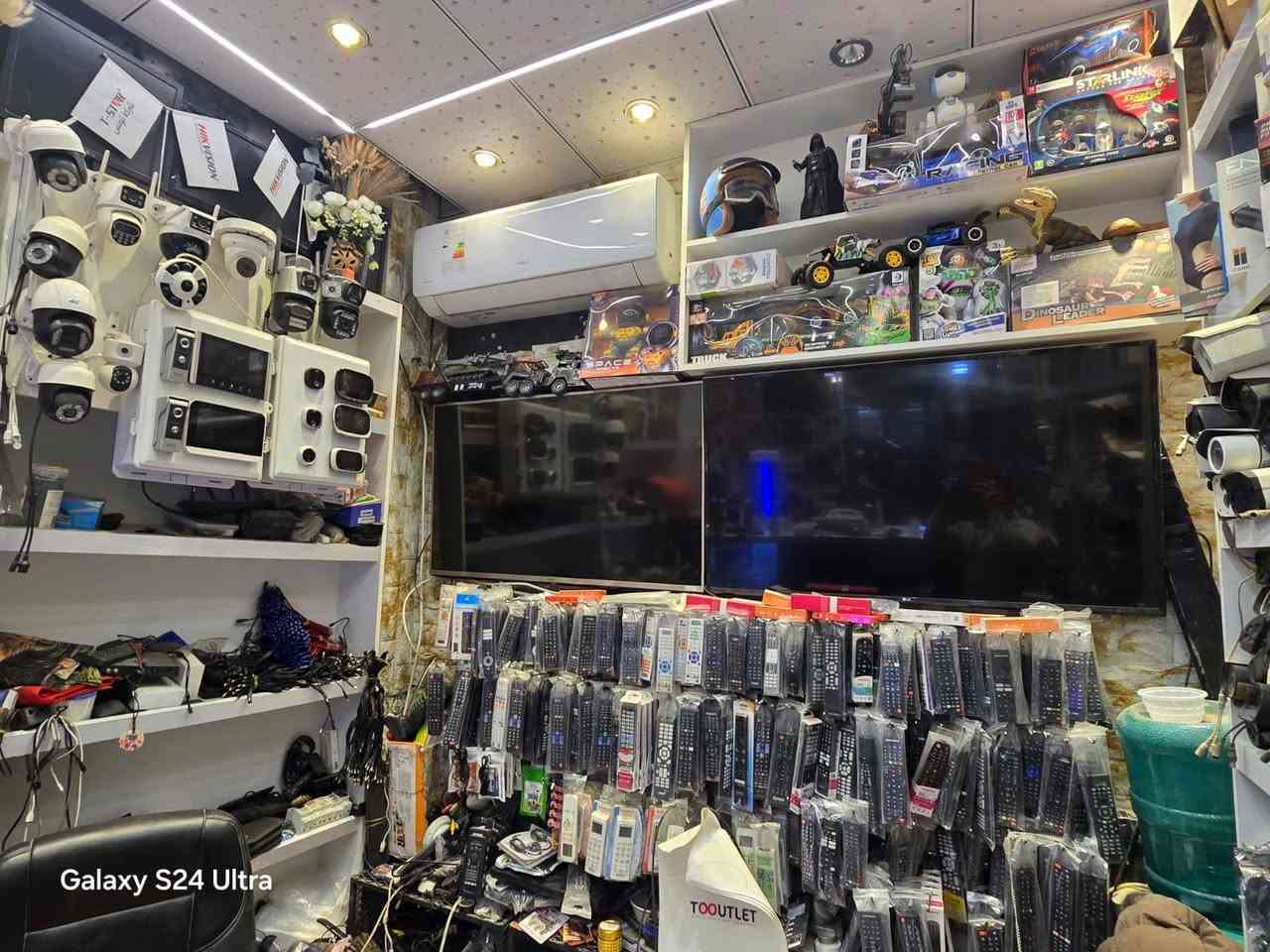 🔴مكتب سكيورتي يوفر لكم كافة خدمات كاميرات المراقبة والستلايت 🔴 بيع  وتنصيب كافة انواع كاميرات المراقبة وصيانتها بيع وتنصيب كافة انواع الستلايت تصليح الشاشات بيع وتفعيل اشتراك قناة الرابعة.
حي البساتين شارع الضباط قرب المنتزه مجاور مركز مياه طيبة 2 
***********للاستفسار حجي علي
@الجميع
