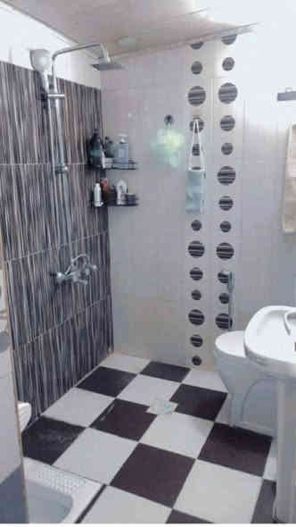 السلام عليكم
للبيع دار في منطقة الرشيد في الزعفرانية 
المساحة ١٢٥متر طابقين 
يحتوي على ٣غرف وصالة واستقبال ومطبخ وحمامين
للستفسار الأتصال بالرقم ***********
