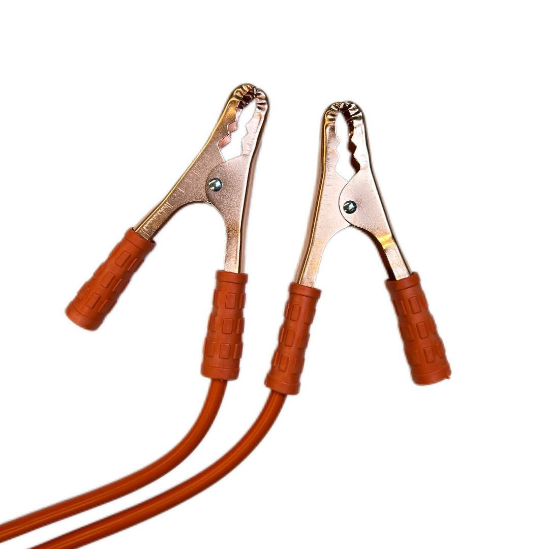 قوة تشغيل فورية للبطاريات 
الثقيلة والمركبات الكبيرة!

كابل بوستر عالي الأداء من TAT TOOLS، مصمم للاستخدام الصناعي والمكثف. بفضل قوته التي تصل إلى 1000 أمبير، فهو مثالي لتشغيل البطاريات الضعيفة في الشاحنات، المعدات الثقيلة، والمركبات الكبيرة في أصعب الظروف.

 قوة تشغيل هائلة 1000A – مثالي للاستخدام الصناعي وورش الصيانة.

 توصيل فوري وآمن – يضمن بدء التشغيل بسرعة حتى في درجات الحرارة المنخفضة.

 مواد عالية التحمل – أسلاك سميكة معزولة بالكامل تتحمل التيار العالي وتدوم طويلاً.

 مقابض نحاسية قوية – لتثبيت محكم وآمن على أقطاب البطارية.

 متوافق مع الشاحنات والمركبات الثقيلة – مناسب لمحركات الديزل والبنزين على حد سواء.

• إنقاذ البطاريات الضعيفة
• ورش تصليح السيارات
• الاستخدام المهني والورش الصناعية
• الطوارئ على الطرقات

الجهد: 12V / 24V
السعة: 1000A بغداد, العراق


**إذا كنت صاحب هذا الإعلان وتريد حذفه لأي سبب، رجاءا أرسل رسالة إلى الدعم الفني**