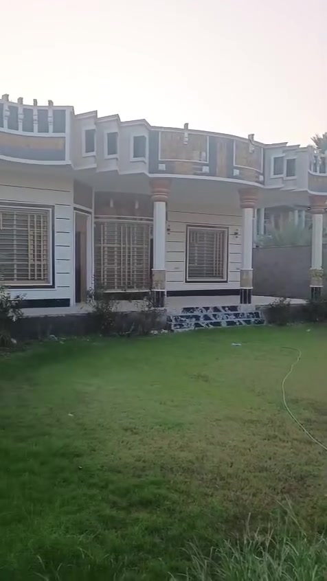 بيت مساحته ٧٢٠ تحت البناء ٢٨٠ سعره ٣٧٠ وبي مجال ***********
