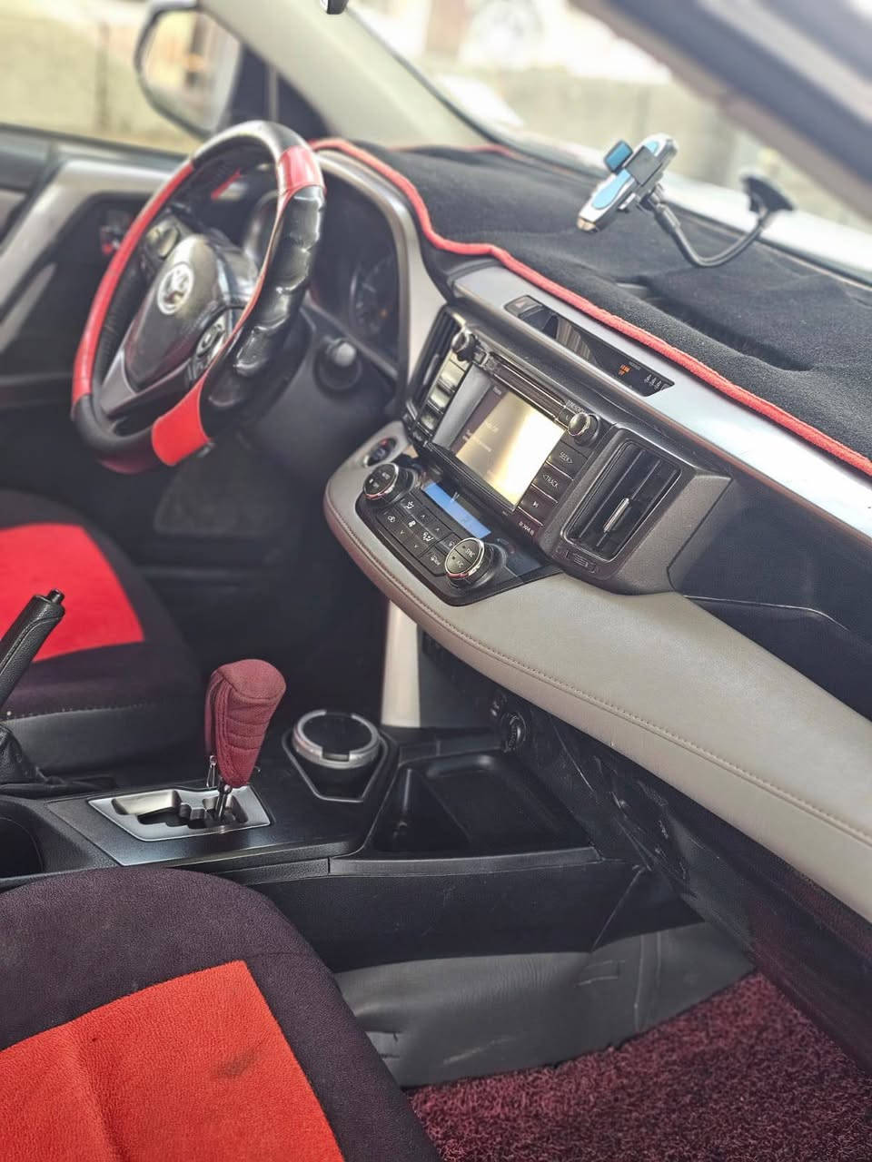 السلام عليكم
راف فور موديل 2018
ماشي 102 الف ميل 
ضرر باب الجنطه فقط 
سعر 175
***********
