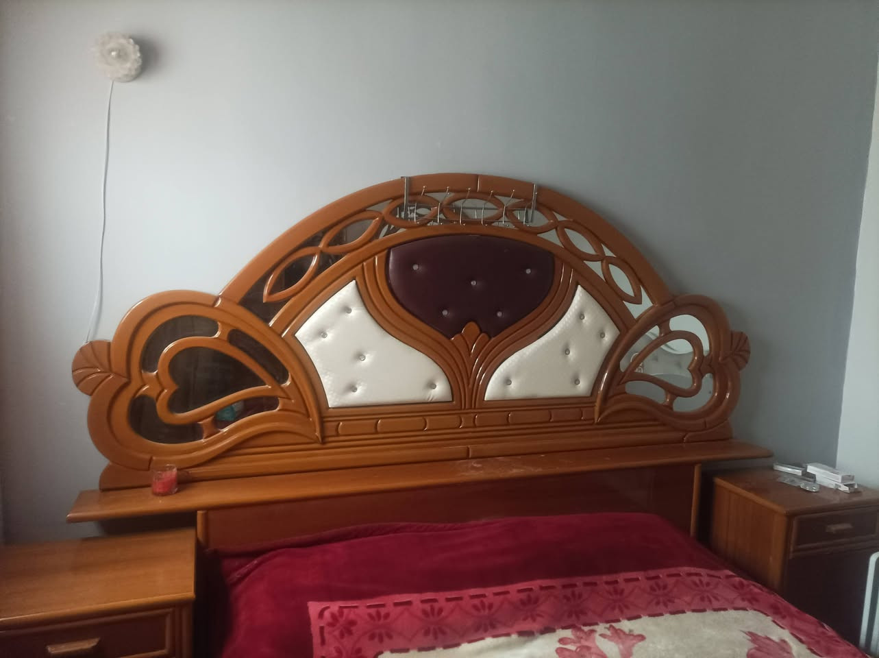 للبيع غرفه اخشاب صاج وجهين ثقيل درجه اولى  في النجف الحولي السعر 1100000مليون ومية الف شراي يتصل ***********
