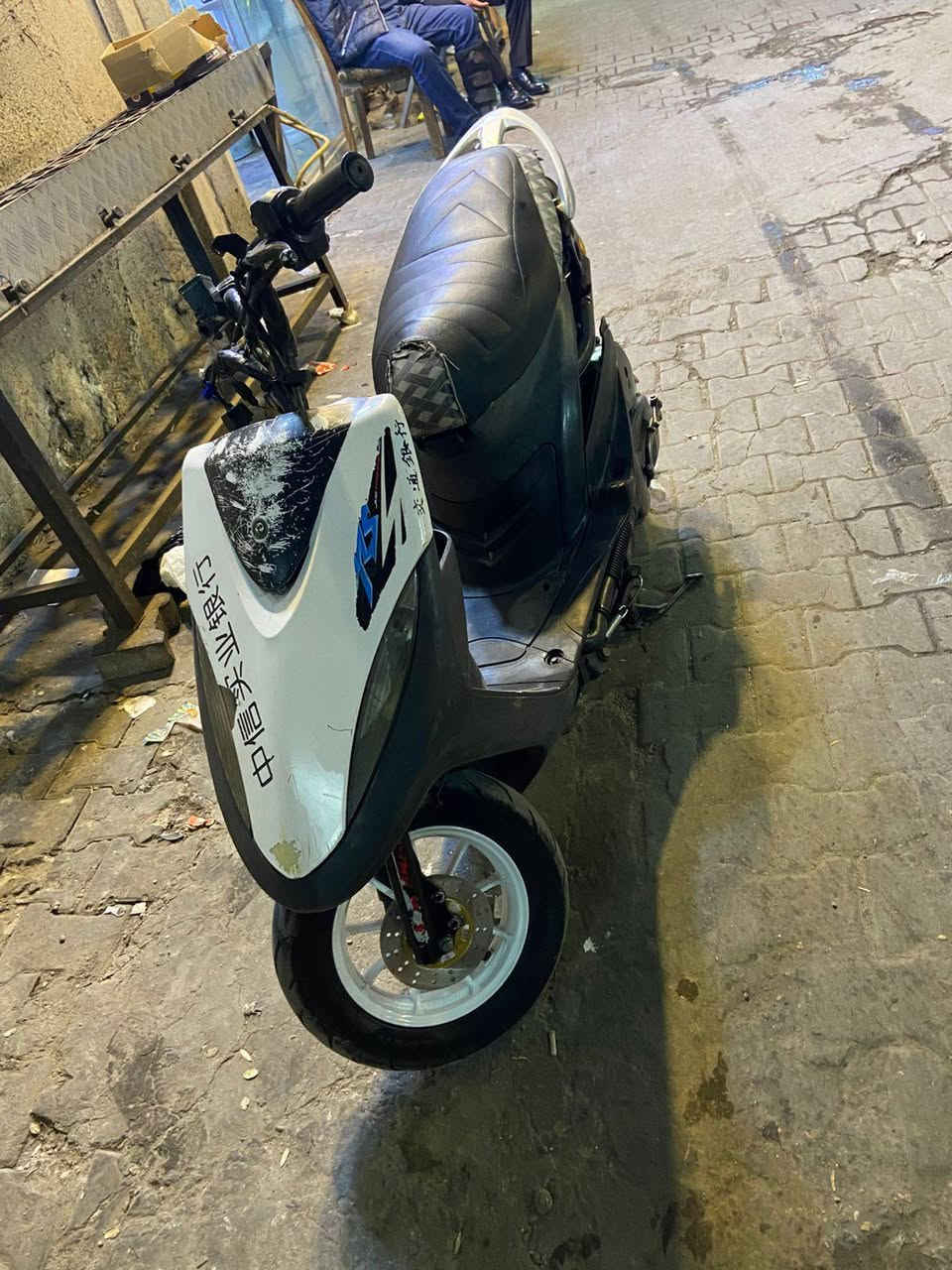 سلام وعليكم دراجه للبيع مكينه بلاديه كلشي شغال بيه ضفيره بلاديه السعر550 وبيه مجال وتساب فقط*********** مكاني بغداد
