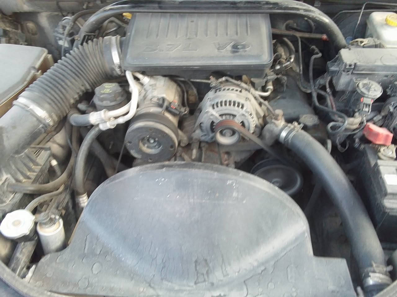 جيب لاريدو2006  انبارصبغ 3قطع سياره جديده بمعنئ الكلمه فور ويل بيها نقص دبل خلفي فقط لباقي جاهزه تحويل مباشر صاحبها يريد يحول سعر 93 مراوس بكوري حسب قناعه نقد فقط أو مراوس مكانها هيت ***********
