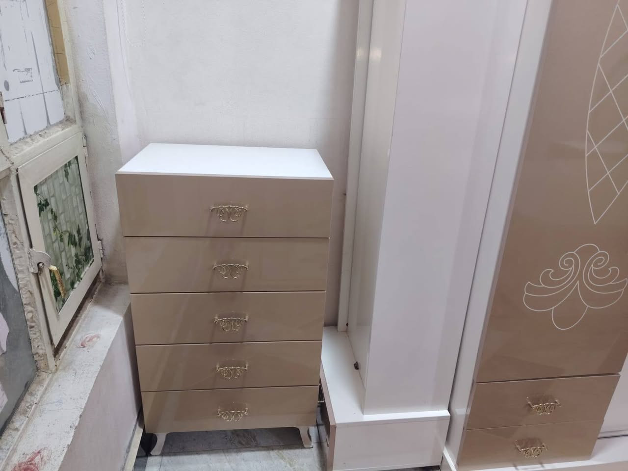 غرفه تركيه معه دوشك سعر 750 في معرض ومزاد الثقه قرب مجسر ***********
