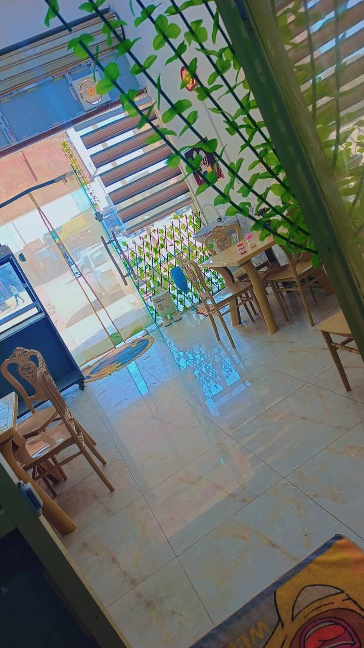 السلام عليكم 
مطعم للبيع كامل مكمل تجي حط عمال وبيع بس ادفع ايجار 
 قنينة وحدة او 3 بريمزات واحد مزدوج والباقي منفردات او براد او سبلت او 15 كرسي اربع طبلات جام خانة قاطع كاونترات ثلاجة مطبخ وثلاجة عرض مغسلة او عارضة فلافل ادوات كاملة مطفاية حريق حجم وسط 
ساحبة حجم وسط 
السعر 3 ونص قفل رقم واتس او خط ***********
