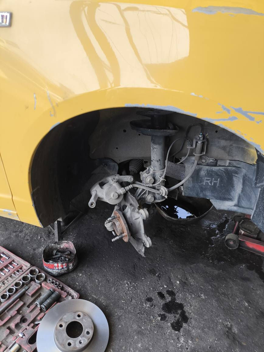 🔧 مستمرين بخدمتكم بالصيانة وحدادة الصدر وتوفير الأدوات الاحتياطية 🚗
شغل مضمون ✔️ دقة بالتنفيذ ✔️ وأسعار تنافسية ✔️
محل الصادق 
تم إنجاز تبديل صدر أمامي للأجزاء المستهلكة فقط، وشملت الأعمال:
🔩 تبديل بوش طبلات أمامي
🔩 تبديل بوشة قبضة الكير (صغيرة)
🛞 تبديل دسكات أمامية
⚙️ تصفير فلنجات بسبب وجود حاشية قوية مسببة رجفة
✨ راحتك وأمانك بالطريق مسؤوليتنا
📸 تابعونا حتى تشوفون شغلنا على أصوله
📍 العنوان: بغداد – ساحة الطيران – الفرع الثالث أيمن
☎️ للاستفسار:
***********
***********
#صيانة_سيارات #حدادة_صدر #شغل_نظيف #قطع_غيار #بغداد #ساحة_الطيران #راحة_بالك
