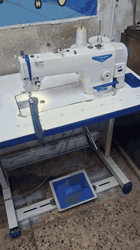 مكينه اصلي مستخدمه كاتم صوت تحكم بسرعه حديثه اقتصاديه بالكهرباء نضيفه
السعر 250 الف 
ضمان سنه بيها
اتخيط كل انواع الاقمشه
مكاني بغداد مدينه الصدر ومتوفر توصيل
***********
