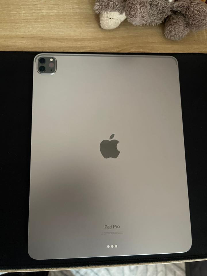 ايباد ابل برو معالج m2 وذاكرته ٢٥٦ والحجم مال الشاشه ١٣ انج 875سعر و الاستفسار اكثر  ع الرقم ***********
