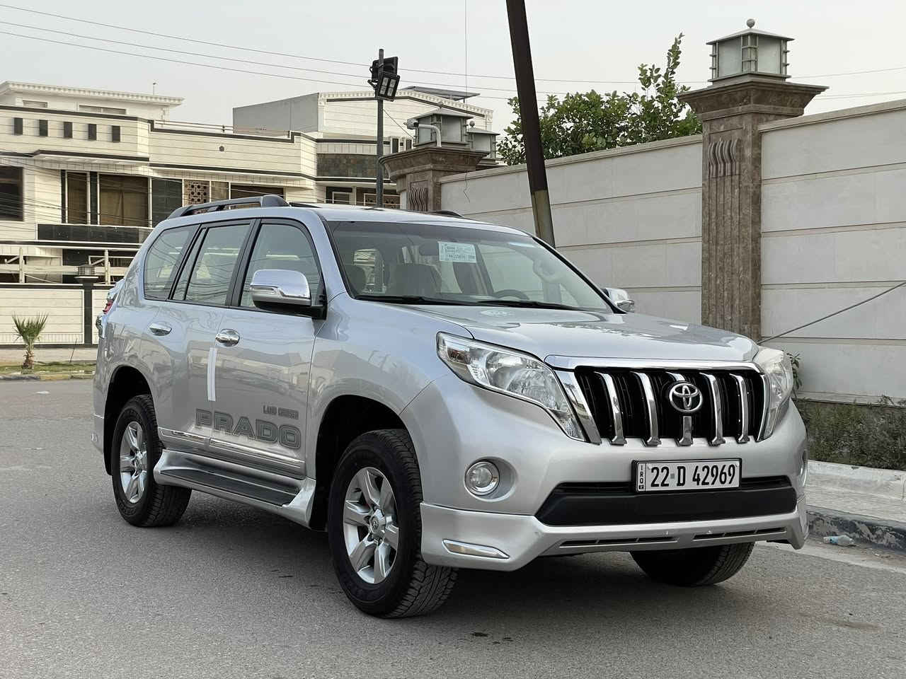 السلام عليكم عندي برادو 2015 ساز اصلي دبل تانكي ماشي 100 الف حقيقي كفاله عامه صبغ ضربه وتبديل كير مكينه كله كفاله وكاله وتحويل مجانا
محرك 6 سلندر
جلد
فتحه 
بصمه
كشنات كهرباء
دبل تانكي
مري طي
7 راكب
وباقي المواصفات المعروفه للTXL
مكاني بغداد الرصااااافه
السسسعر 310$
لاتصال 
***********
