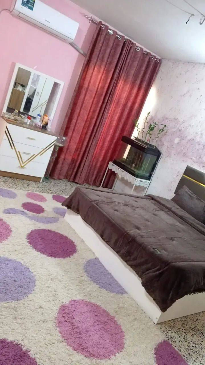 للبيع بيت ١٠٠ متر واجهه ١٠ متر ركن بناء بلوك مسلح بناء درجه اولى يحتوي على صاله وغرفه ومطبخ وخدمات وحولي ومنور المحموديه كاع جواهر قرب الفرقه ١٧
للاستفسار الاتصال بالرقم ***********
