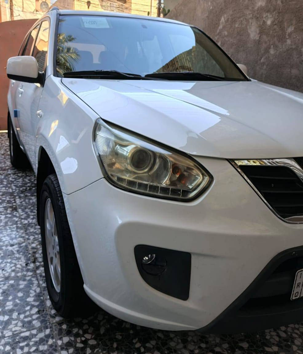 السلام عليكم للبيع شيري تيكو موديل 2014 سيارة جديدة مكفوله لاضربه ولاصبغ ولاتبديل  مكينه كير ميكانيكي المرغوب محرك2000 سيارة بأسمي رقم بغداد انكليزي تحويل مباشر سياره تخم تاير جديد صدر امامي وخلفي جديد كهربائيات كلها تشتغل السعر 78 وبيها مجال الرقم *********** العنوان بغداد الشراي يتصل
