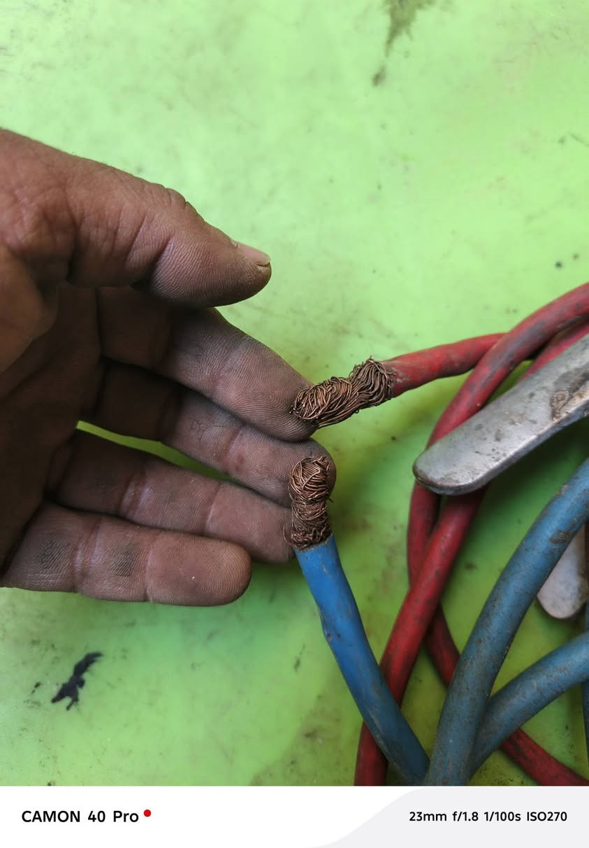 كيبل طول الحار ٥ ونص متر والبار مترين  ب ٥٠ ألف بغداد مدينه الصدر ***********بي وتساب
