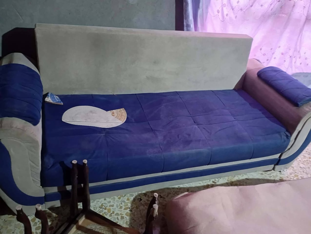 تخم ٥قطع ١٠مقاعد بي قطعتين نازلات بس مابي كسر الباقي نضيفة 
للبيع العنوان الحمزه الشرقي


**إذا كنت صاحب هذا الإعلان وتريد حذفه لأي سبب، رجاءا أرسل رسالة إلى الدعم الفني**