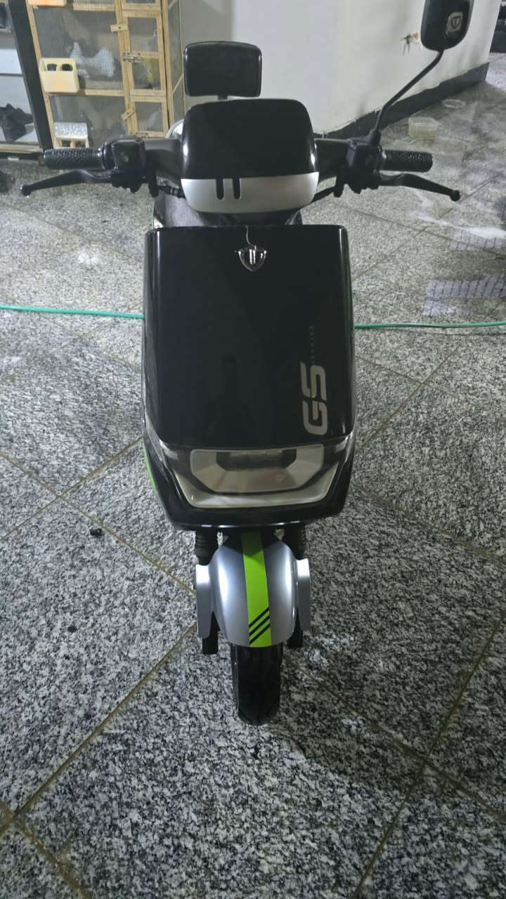 دراجة تسلا GS
جديدة نضيفة استعمال قليل وضمان من كل فتح برغي او عطل 
سعرها 750 الف كلش لوك
للاستفسار 
***********
مكان صاحبها - البصرة - حي بغداد 
تجيك اصولياتهة وشاحنتها
