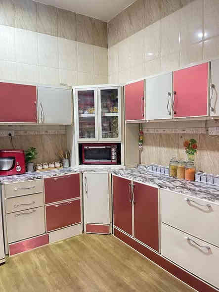 ✨🏡 دار للبيــع 🏡✨
📍 الموقع: بابل – شارع 60 – شارع الكرينات
━━━━━━━━━━━━━━━━━━
📏 المساحة: 100 متر
📐 الواجهة: 5 م
📏 النزال: 20 م
🛣️ عرض الشارع: 10 م
📜 الملكية: ملك صرف
🏗️ يتكون من طابقين 
━━━━━━━━━━━━━━━━━━
🏠 تفاصيل الطابق الأرضي:
استقبال + كليدور + صحيات + مطبخ
🧱 الأرضية: كاشي
━━━━━━━━━━━━━━━━━━
🏠 تفاصيل الطابق الثاني:
غرفتين نوم + كليدور + صحيات
🪵 الأرضية: سيراميك
━━━━━━━━━━━━━━━━━━
💰 السعر: 130 مليون (قابل للتفاوض)
━━━━━━━━━━━━━━━━━━
📞 للاستفسار:
***********
***********
*********** (المهندس أمير الحسناوي)
━━━━━━━━━━━━━━━━━━
#مكتب_عقارات_أبراج_بابل 🏗️
📍 موقع المكتب: بابل – حي الجزائر – مقابل الجسر الدولي
