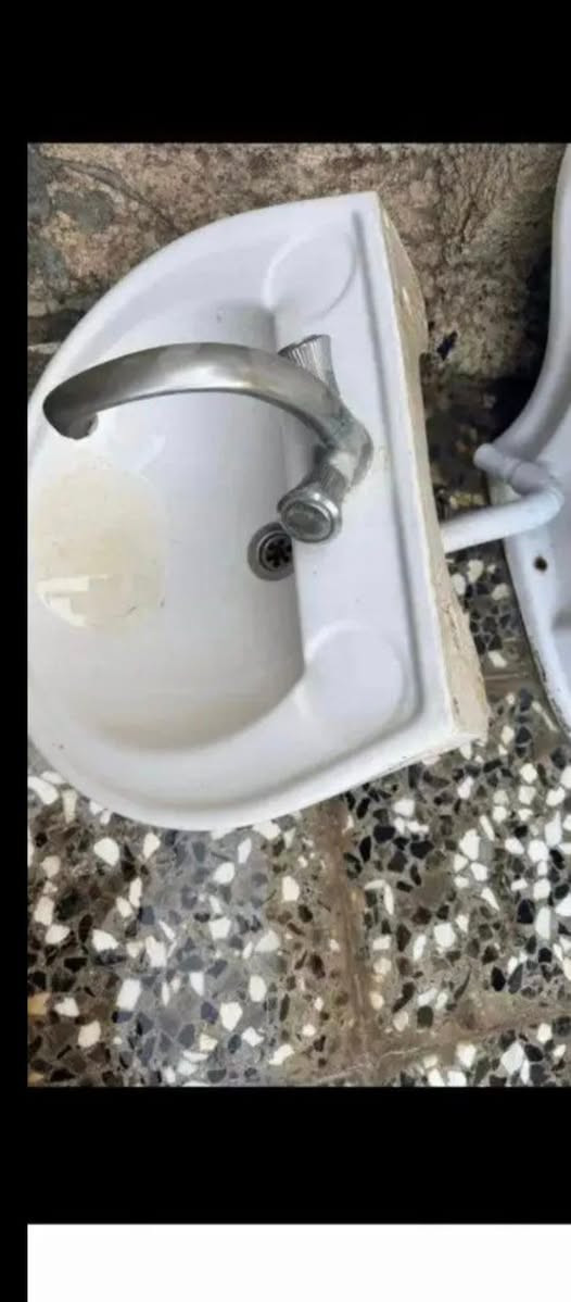 السلام عليكم غراض بيت مستعمله للبيع مكنسه كهربائيه ب٢٥ زوج كاميرات مراقبه ٤٥ مغسله مع الخلاط ب٣٠ كونفيرات الوحده ب١٢٥ بيهم مجال للشراي مكاني بغداد تقاطع درويش المعالف قرب سوق التراث


**إذا كنت صاحب هذا الإعلان وتريد حذفه لأي سبب، رجاءا أرسل رسالة إلى الدعم الفني**