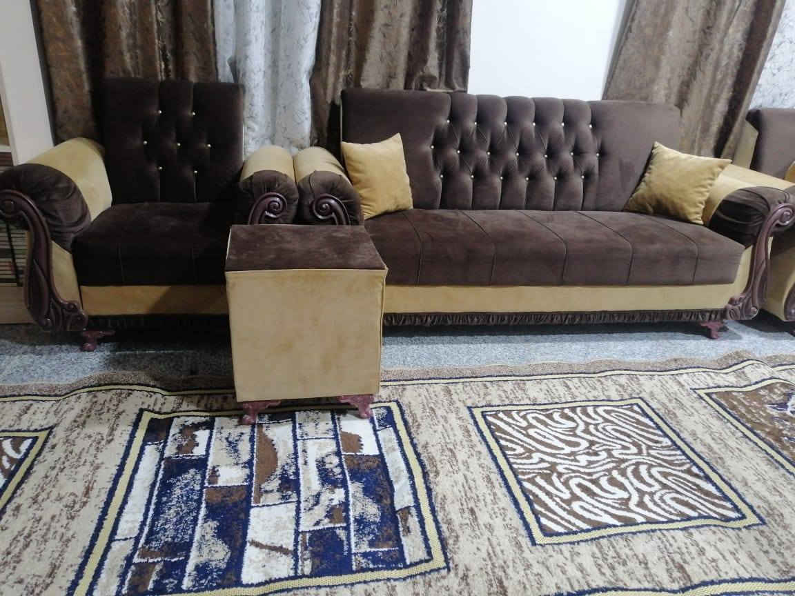 للبيع 
١٠ مقاعد تخم سعر ٢٠٠
الطباخ ٥ عيون شغال نظيف سعر ٢٠٠
كاونتر سنك كامله سعر ٢٥٠
فرن شغال نظيف سعر ٥٠
العنوان الصقلاوية شارع ٢٠
 *********** للاستفسار
