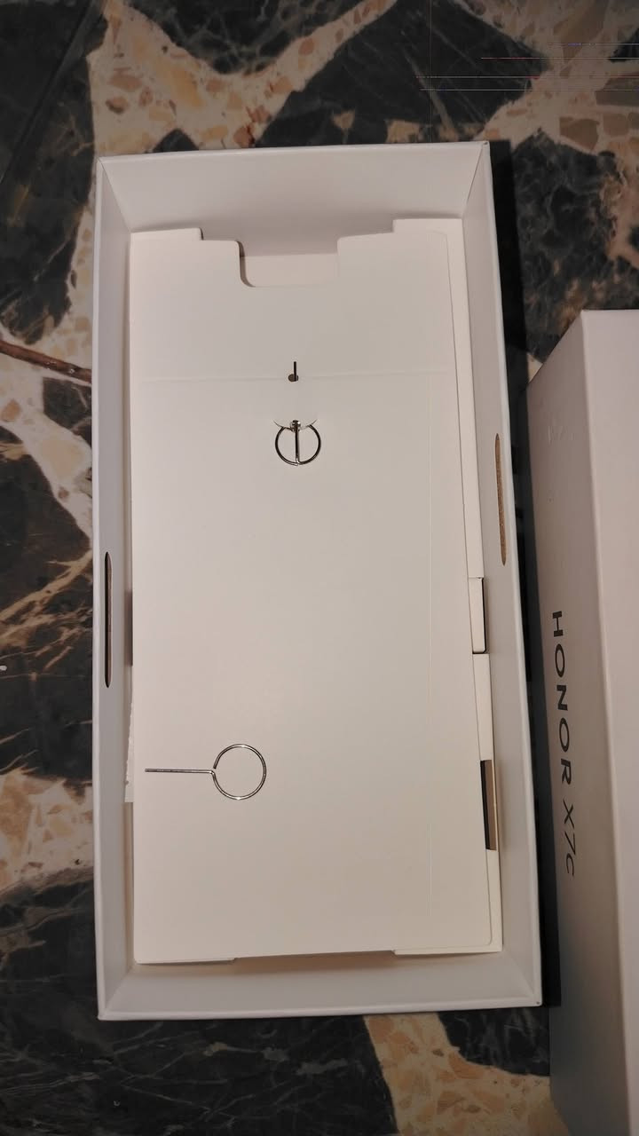 سلام عليكم
جهاز نوعHONORX7c
جهاز بعده جديد ونضيف بمعنه الكلمه كلشي مامبدل بي بعده شركه 
تجي تفحص وتاخذ وتشوف بعينك 
جهاز شحنه قوي اقل شي نص ساعه ويقبط تجي وتشوف بعينك 
الجهاز مستخدم  شهر و12يوم بعده جديد ويا غراضه 
السعر خاص مو شراي لا تجي ❓


**إذا كنت صاحب هذا الإعلان وتريد حذفه لأي سبب، رجاءا أرسل رسالة إلى الدعم الفني**