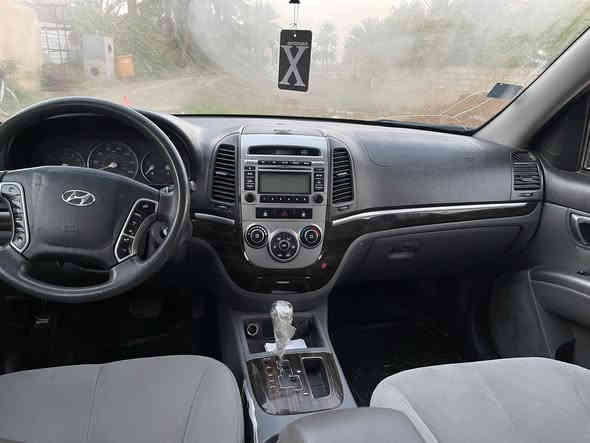 السلام عليكم سنتافيه 2011وارد أمريكي محرك 2400دوش سياره حلوه وبسمي رقم إنكليزي هزه جديده مكان بغداد التاجي ولسونار مرفق سعر 117وبيهة مجال بصيط رقم*********** او***********
