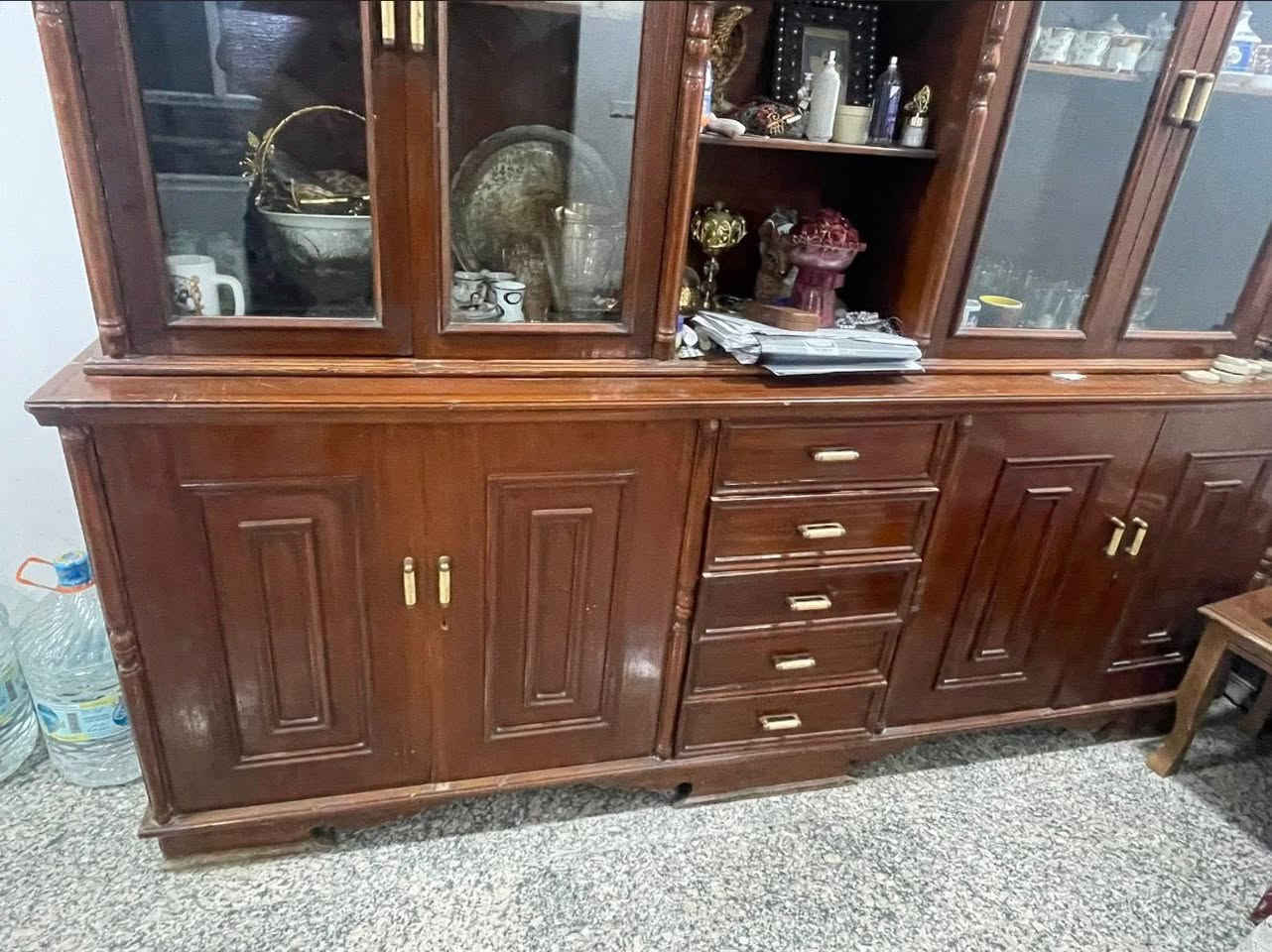 ٣٥٠ بيه محال نضيفه ٩٩ بالميه مكاني شارع فلسطين الاتصال ***********8
