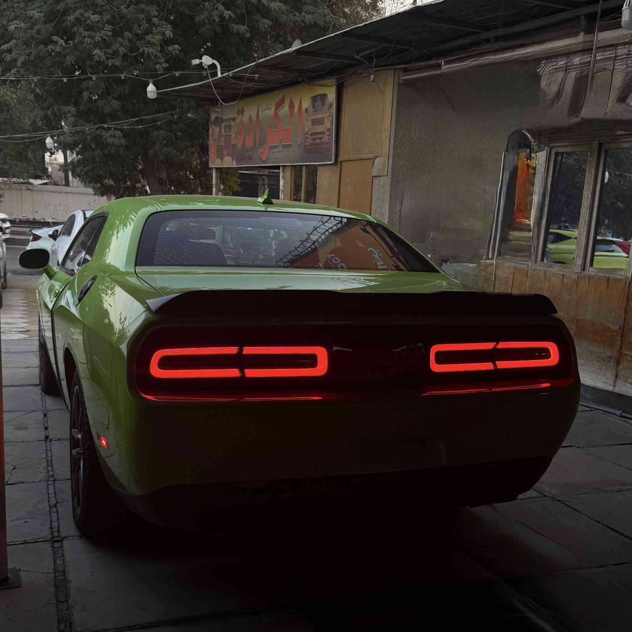 _ النوع:[Dodge challenger GT] 
_ الموديل: [2023]
_ المواصفات: [v6– شاشة – كاميرا خلفية - بصمة -صندوق كهرباء - ابل كار بلاي - …]
_ الكيلومتر: [25,000km]
_ الضرر : [بنيد + دعامية امامية + بارد بالقمارة مال نقل]
_ الموقع: بغداد – الجادرية 
_ للاستفسار: ***********
