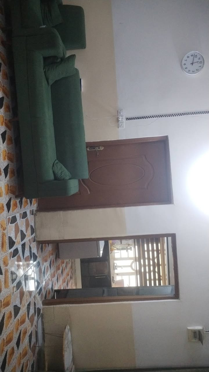 شارع طه

بيت طابو زراعي سند ٢٥

يتكون

صاله كبيره

مطبخ

استقبال

غرفه نوم وحده

صحيات داخلية،،،،، صحيات خارجية

شارع ٧متر

***********
