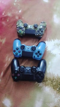 بلي 4 فات اولاين مع كامل ملحقاته كيبل شحن. 3 جوستك بلي نضيف سعر 250 وب...