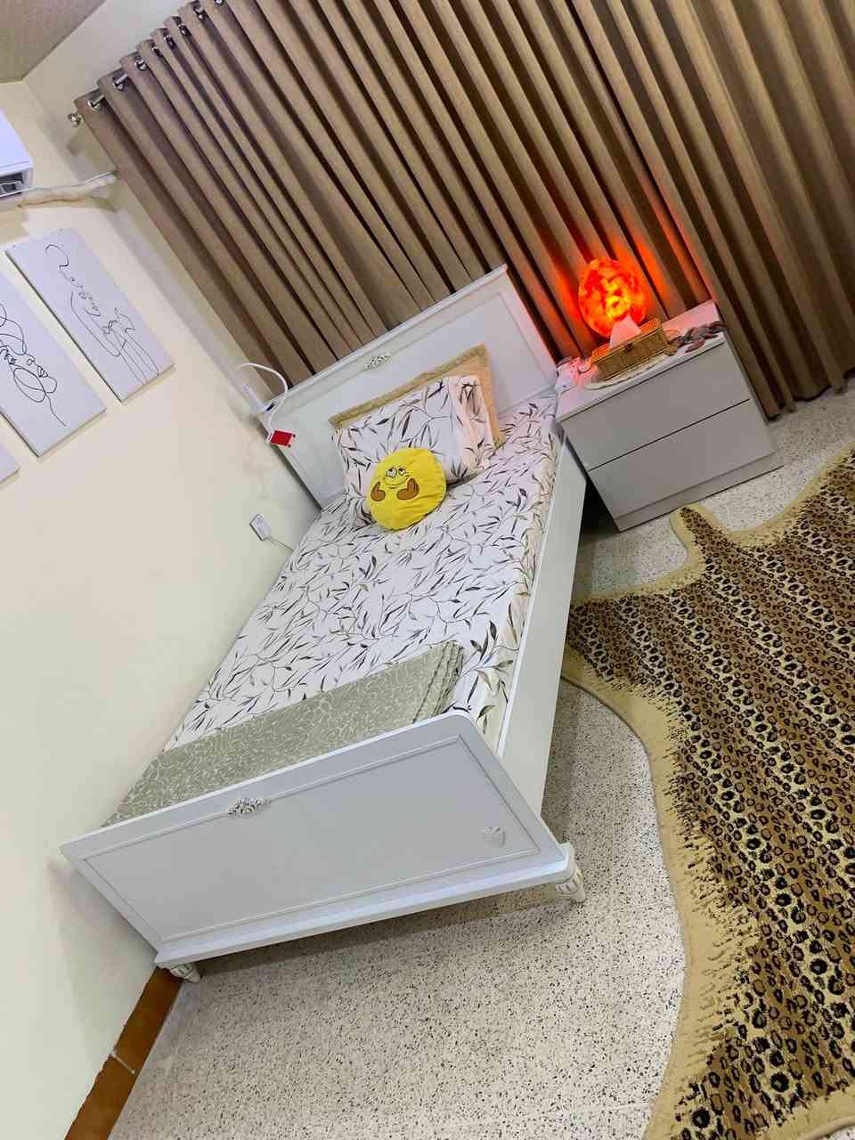 غرفة نفر ونص مع الدوشك اخت الجديدة للبيع
العنوان /  سرجنار شارع ابو سناء مجاور فندق برج الحياة بالضبط للاستفسار الاتصال  على الرقم ***********
