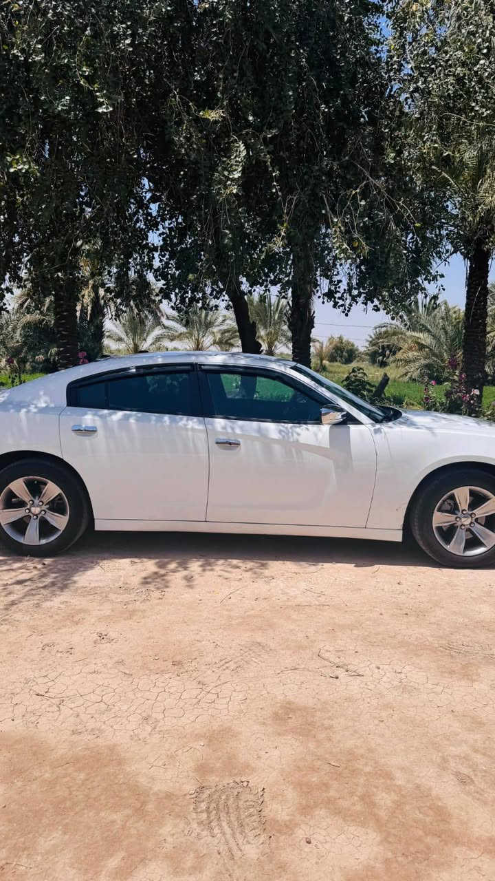 دوج جارجر 2015 كندي رقم بغداد بسمي محرك 3600 مواصفات sxt سونار مرفق بلمنشور وبيها حالوب للستفسار ***********
