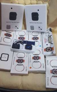 ساعات سمارت ابيعهن شلع الساعة ٧٠٠٠  يوجد توصيل  التواصل 07783311242