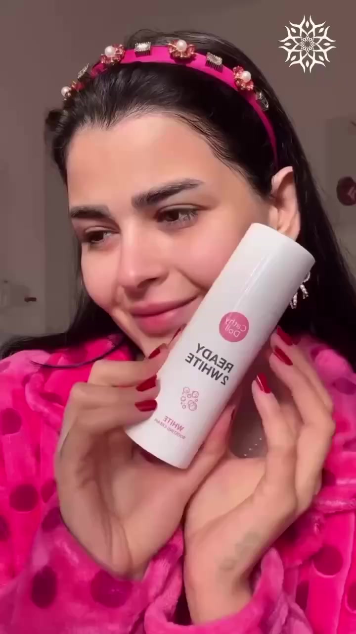 مبيض وجه من كاثي دول الكوري ♥️✨
▪️ممكن استخدامه نهاراً ك بديل للميك آب
والباودر لووونه طبيعي جداً جداً 
▪️ممكن استخدام ليلاً ويبقى ع البشرة للصبح 
‌‎▪️مواده امنه وطبيعية 
▪️يستخدم على البشرة الحساسة ايضا 
‌‎النتائج : بشرة بيضاء ناعمه خاليه من التصبغات🤩
كريم الوجه كاثي دول بوستنك ريدي وايت تو 🔥
كريم مبييض خاص لبشرة الوجه من ابتكار كاثي دول
*يساعد على إخفاء المسامات و تقليصها
*يشد البشرة و يوحد لونها، يجعل الوجه أكثر نعومة و سلاسة و إشراقاً
*يزود البشرة بالترطيب/التغذية، و يقوم بتفتيحها بشكل طبيعي بحيث تناسب كل من النساء و الرجال *يحتوي على المواد المضادة للأكسدة المكافحة للجذور الحرة و على مواد تحمي البشرة من الأشعة الفوق بنفسجية
*يقلل و يتخلص من التجاعيد+البقع الداكنة+حب الشباب و آثاره
كيفية إستخدام المنتج:
قومي بوضع كمية مناسبة من الكريم على الوجه و الرقبة بالتساوي يومياً بالصباح قبل التعرض لأشعة الشمس و بالمساء قبل النوم 
المنشأ كوريا الأصلي 🇰🇷
كوزمتك #مكياج #مستحضرات_تجميل #جمال #بشرة #عناية_بالبشرة #مكياج_اصلي #منتجات_تجميل #عطور #روج #كحل #مسكرة #كريم #سيروم


**إذا كنت صاحب هذا الإعلان وتريد حذفه لأي سبب، رجاءا أرسل رسالة إلى الدعم الفني**