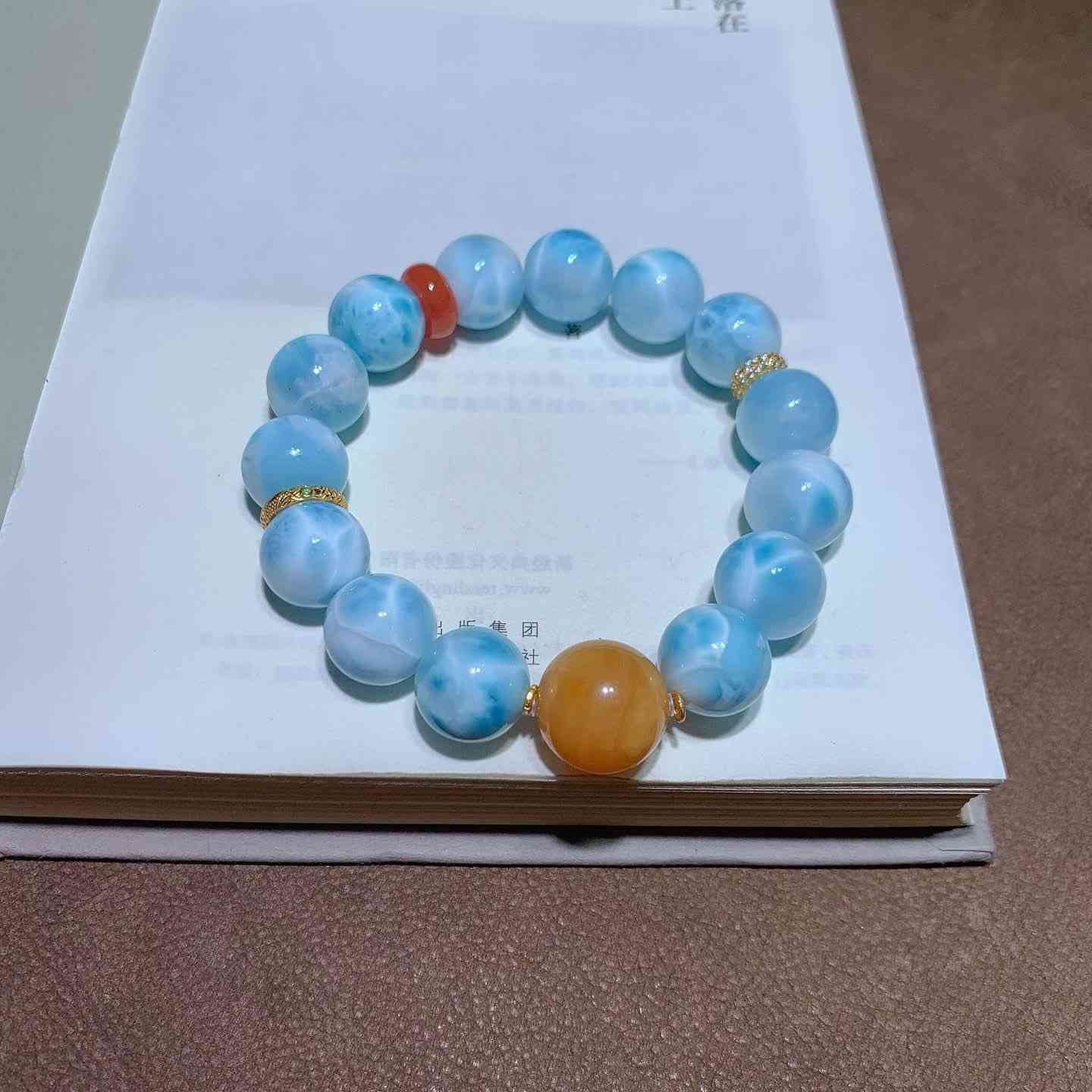 Natural Larimar Bracelet

The first time I saw it, I truly had the illusion of having "ocean waves" frozen on my wrist. That unique blue isn't your average sapphire blue; it's like the clear, dreamy milky white of a Caribbean beach.

The most captivating aspect of Larimar is its unique "turtle shell" pattern. The texture of each bead resembles the imprint left by waves crashing on the sand, varying in depth and density.

Besides its beauty, many people love Larimar for its beautiful symbolism. Known as the "Heart of the Ocean," it's a very gentle and healing gemstone.

·帶來好運：在古老的傳說中，海紋石是亞特蘭提斯的能量石，象徵幸運、健康與長壽。把它戴在身上，感覺內心都變得更柔軟、更有力量了。

If you would like this subtle beauty to become your daily companion, write to me 
📩WhatsApp：8613308361107

Don't wait, because a bracelet like this will probably never appear again


**إذا كنت صاحب هذا الإعلان وتريد حذفه لأي سبب، رجاءا أرسل رسالة إلى الدعم الفني**