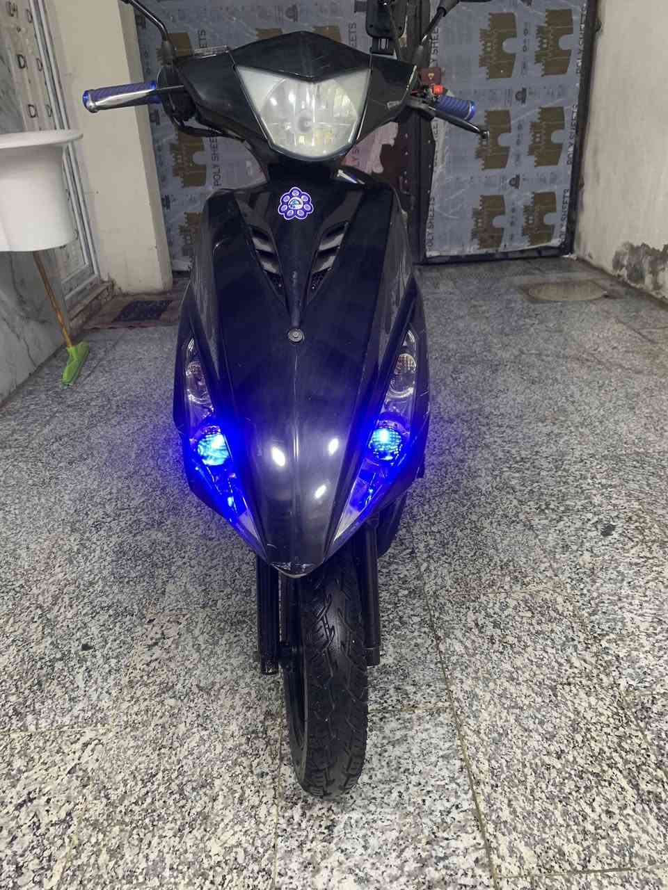 السلام عليكم 
ماكس مضلع حديث نوزل شاشه إلكتروني مكينه وكفر بلادي السعر ٧٠٠ وبيها مجال ***********
