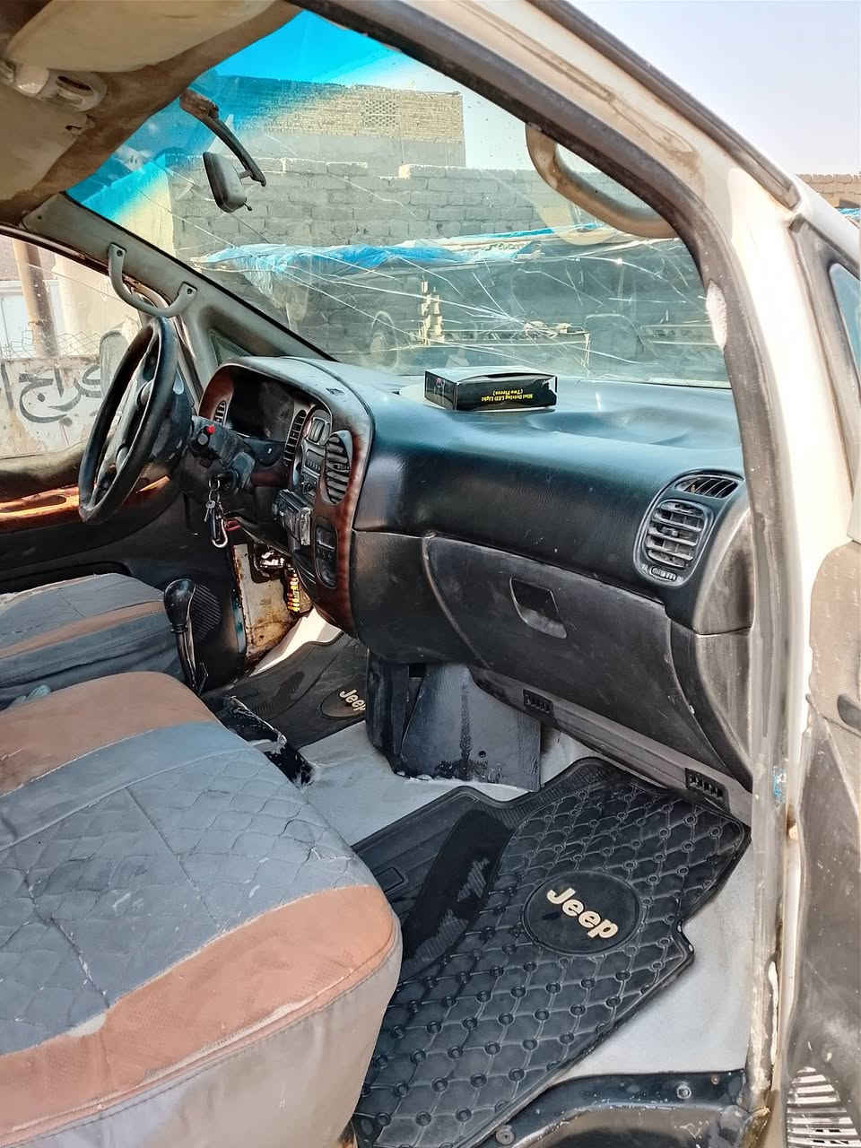 ستاركخ البيع 25 وبيه مجل كير ومحرك بل 100/100 دوشمه سياره مدوشمه كله نفس بس سمكره وكهرباء مو شي نص ونص سنويه صاقطه هيه وغرمات وره المشتري اني ابيع صافي عليه هيه وغرمات 800 هيج  وره المشتري 
راعي موجود تكعد  ويه راعي سنويه ضيعه ومسوين بيه كتاب فقدان رعيه مسوي كتاب فقدان اتكفل بس براعي 
ب25 وبيه مجل إمكان حله ابو غرق ***********
