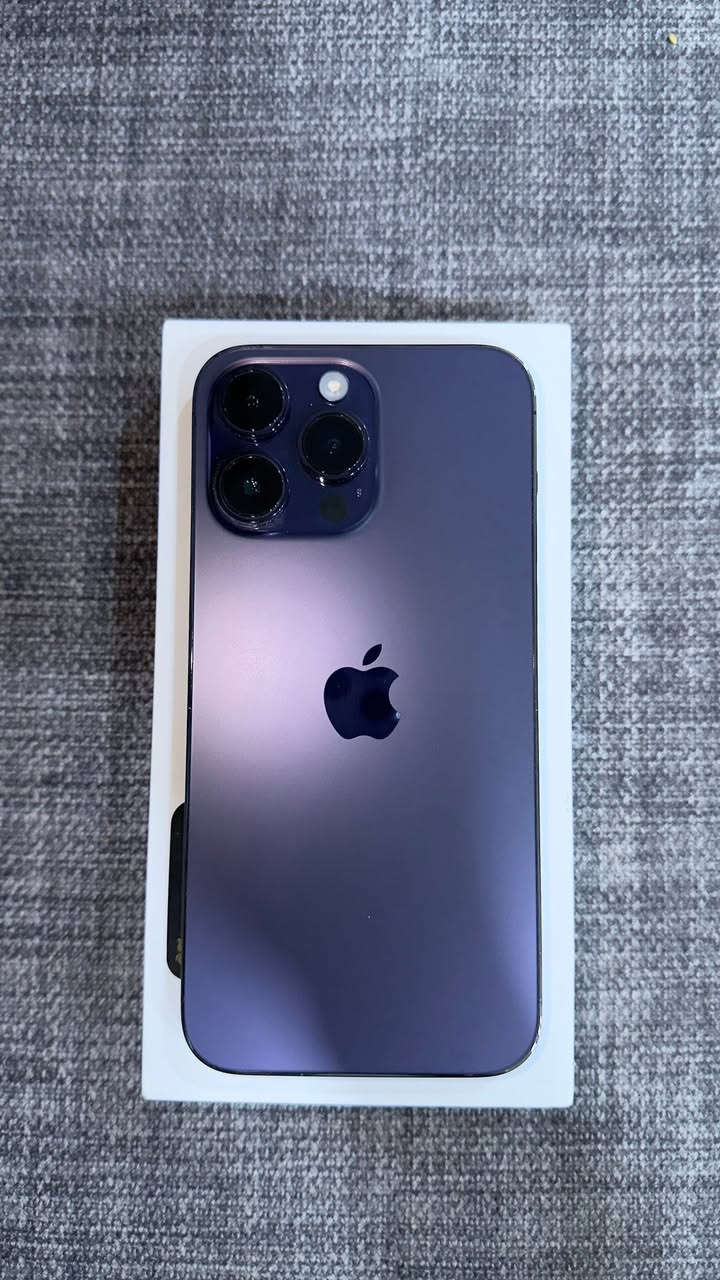 ايفون 14 pro max نظافة 100% الجهاز مضموم شخط واحد مابيه بلادي من الشركة بطارية 95 دبل سيم كرت ذاكرة 256 ملحقاتة كاملة الواير مال شحن ماملعوب بيه السعر 900 وبيه مجال بسيط جداً 
بغداد البياع ***********
