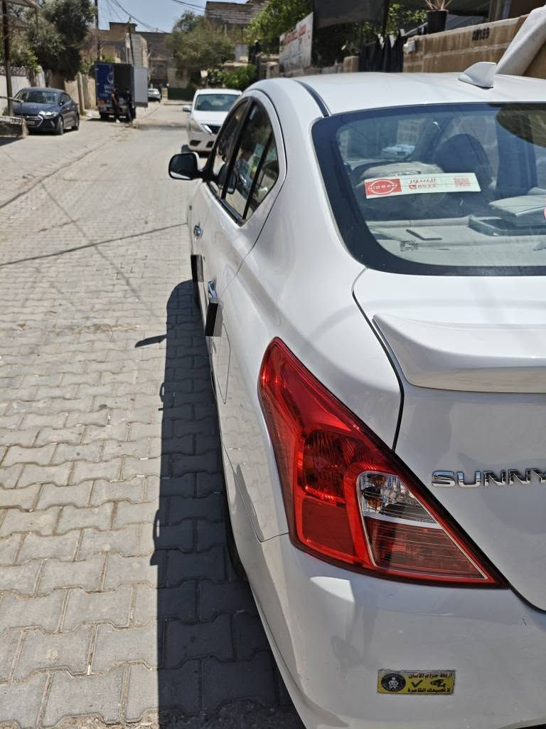 🚗 للبيع: نيسان صني 2024 (وارد هندي) 🚗
​✨ سيارة بيت نظيفة جداً وجاهزة للاستخدام ✨
​📍 المواصفات الأساسية:
​📅 الموديل: 2024 (الشكل الجديد)
​⚪ اللون: أبيض ملكي
​🛣️ الماشية: 65 ألف كم (حسب قراءة العداد الحالية ⏱️)
​⚙️ المحرك: 1500 سي سي (اقتصادية جداً بالوقود ⛽)
​❄️ التبريد: تبريد ثلج ما شاء الله ❄️
​🕹️ المميزات: تحكم ستيرن كامل
​🔍 تقرير الحالة والأمانة (حتى تجي وتفحص على بينة):
​🛠️ الگير والمحرك والصدر بحالة ممتازة وبشرط الفحص، والسيارة جاهزة تماماً (شغل واطلع).
​📝 السنوية والهزة: جديدة وقفل والتحويل فوري.
​⚠️ ملاحظات البودي الخارجية (موضحة بالصور):
​ضربتين واضحة بالباب خلف السايق ( خفيفة).
​رصعة صغيرة يم البك لايت الخلفي.
​شخط بسيط بالبنيد.
​💵 السعر المطلوب: 123 ورقة  وبيه مجال بسيط
تنويه سياره مال بيت 
 للشراي الطيب 🤝
​📱 للتواصل والاستفسار (إتصال + واتساب):
👉 *********** 👈 بغداد, العراق
