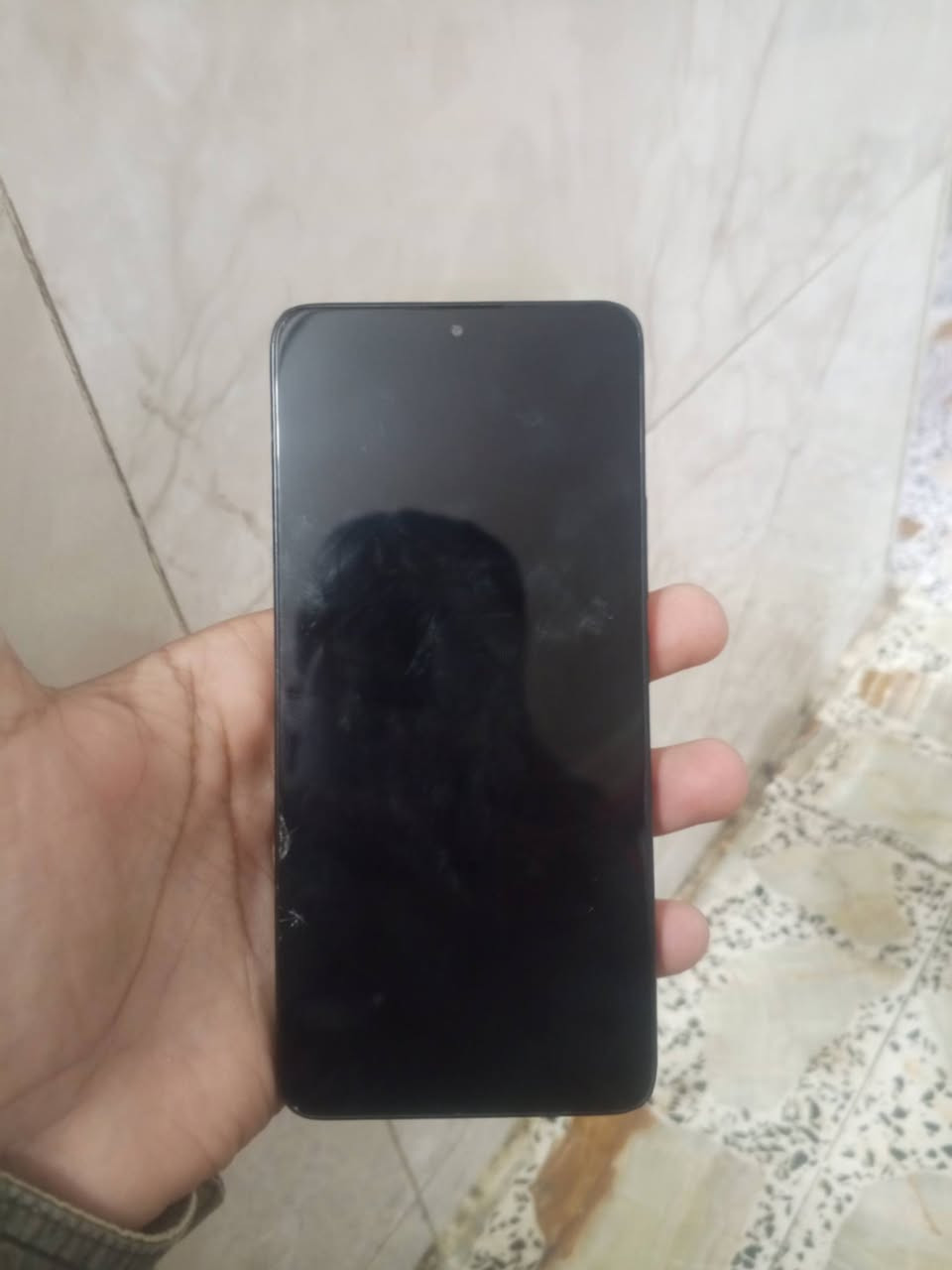 بوكو F6 
ذاكرة 512
ببجي 120 فريم كلش سلس 
ما مفتوح بيه فقط طبع وكسر بالشاشة ما مأثر نهائيا 
عنواني بغداد مدينة الصدر 
***********
