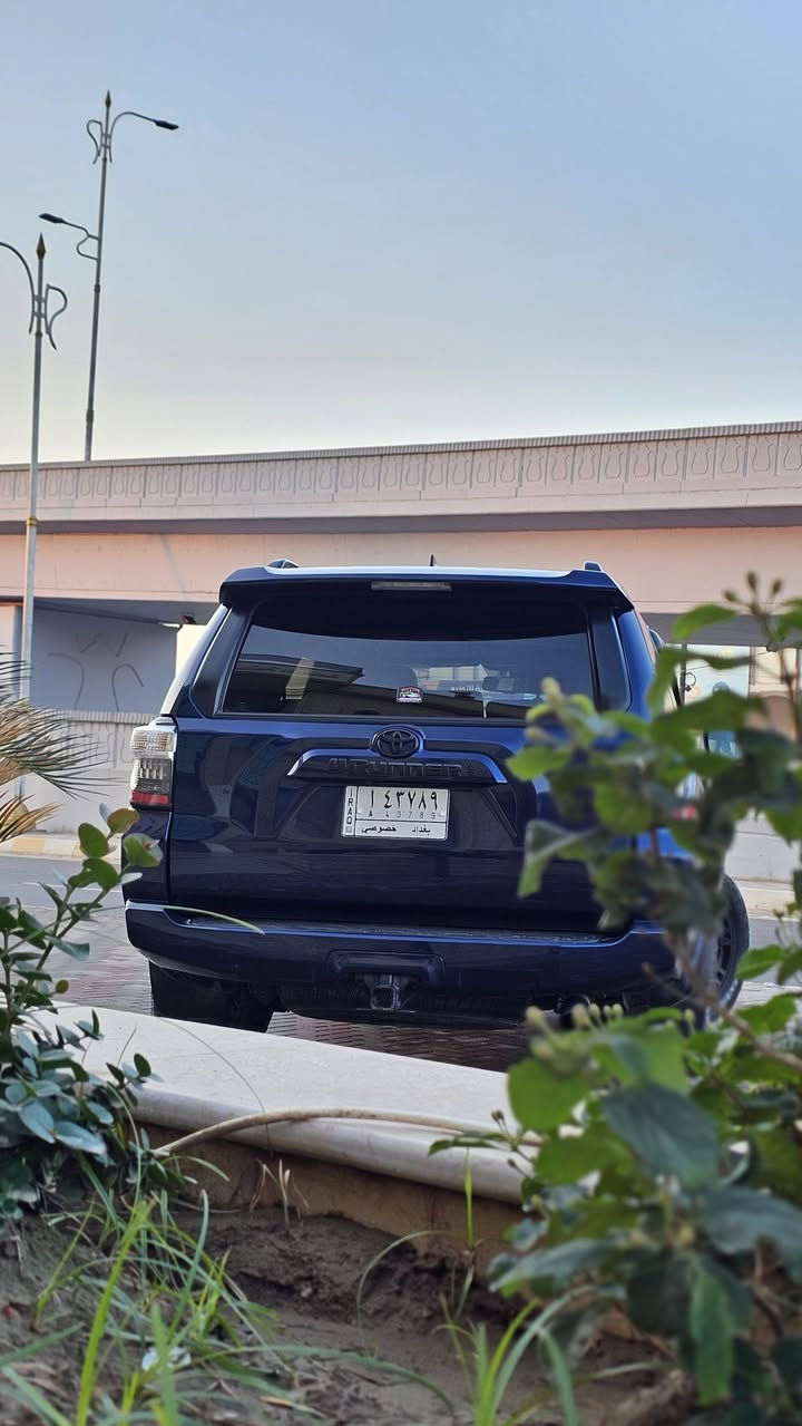 سلام عليكم... تحياتي للجميع
                 ✅تويوتا فورنر SR5 ✅
            
....................................................................................
⛔موصفات⛔
شاشة كبيره تدعم أندرويد اوتو وابل كار بلي
ويل حجم كبير TRD 
 كشنات جلد وتدفئة 
تبريد 3 قطع 
7 راكب 
عليها دوس اصلية 
كامرة خلفية
هيتر ب المري
فتحة سقف
كشنات الامامي كهرباء
فول تحكم استيرن
كروس سرعه (مثبت سرعه)
كير أوتو +عادي 
مانع تزحلق +Abs
مانع انحدار
اشاير لكزز 
جامة الصندوق تصعد وتنزل كهرباء
لايتات 
تايرات جبلي 

............................................................................. 
🔴  حادث السيارة بسيط جداً وموجود عندي صور الحادث حافة البنيد والجاملغ وثنينها مبدلة بلادي واجتي من امريكا كم قطعة كلير بدون فتح وبدون صبغ 
كير محرك شرط فحص +صدر  تايرات كل جديد 

 رقم بغداد مشروع وطني هزة جديدة وسنوية لل 2026    شرط تحويل 
بسعر مناسب   (282)

غير متواجد ع الفيس 
 
مكان سياره صلاح الدين تكريت....استفسار اكثر اتصل ع رقم ***********
