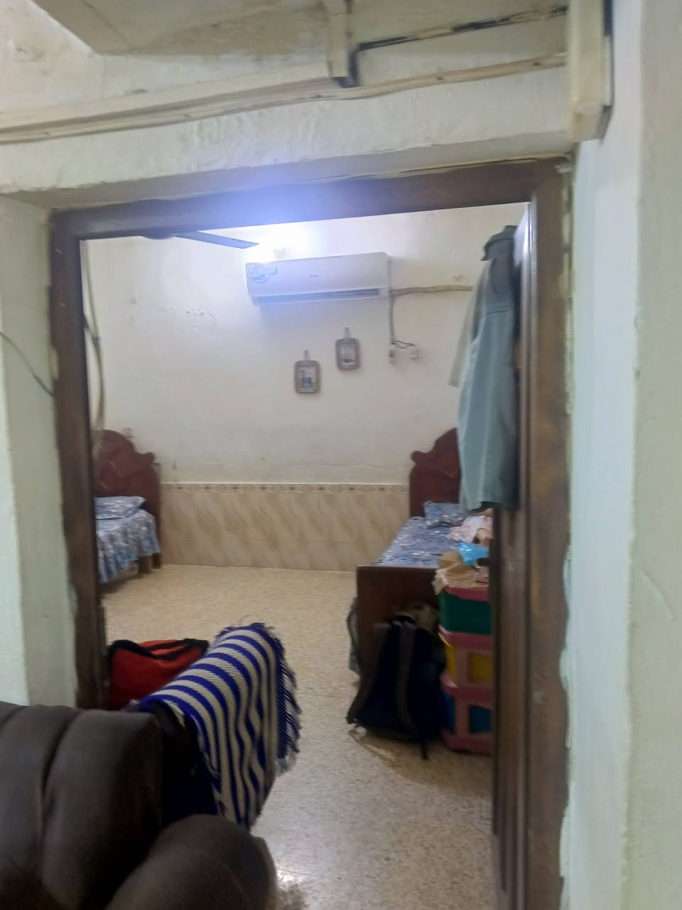 بيت للبيع في الولاية داخل الفرع مساحته 80 بناء كامل نظيف كلش غرفتين نوم مع مطبخ وهول سعره مناسب ٤٥ وبي مجال للشراي فقط للاستفسار على الرقم الموجود وحاليا مأجر الي يريد يشوف البيت يتصل على الرقم ***********
