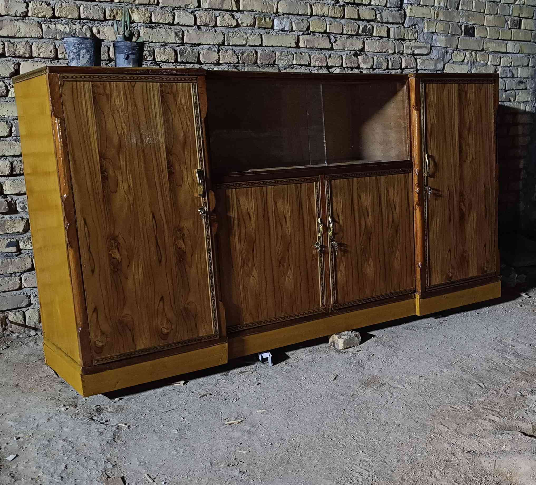 بوفيه تسكام مترين ونص للبيع المكان الشاميه سعر ب 175 وهذ رقمي ***********
