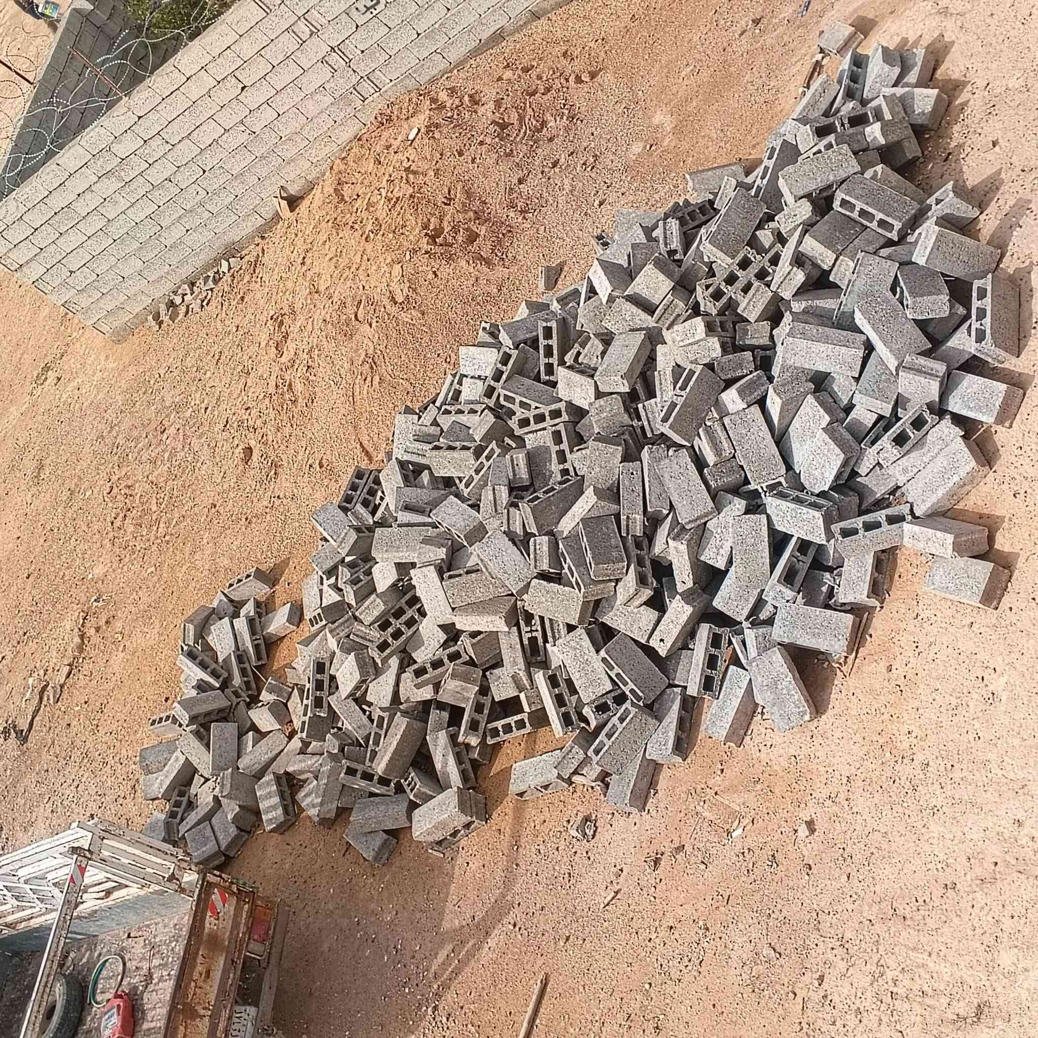 سلام وعليكم تصعيد مواد بناء وتنظيف شبابيك بيوت حدل نشر بلوك تدخيل سبيس تنكير تفليش تدخيل جص بسعر مناسب ***********
