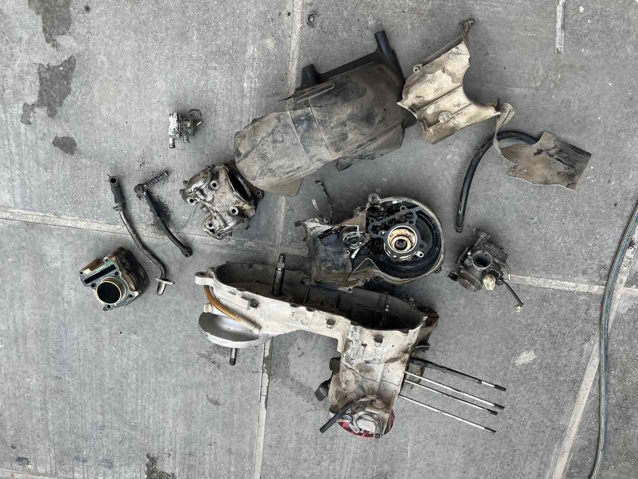 السلام عليكم طابوكه مال سكنز نثيه للبيع يرادلها تجفيت فقط وياها كابريتر اصليه وهاي الغراض الكدامك كلها بيع شلع 150وبيهن مجال مكاني الشعب شارع الصحه ***********
