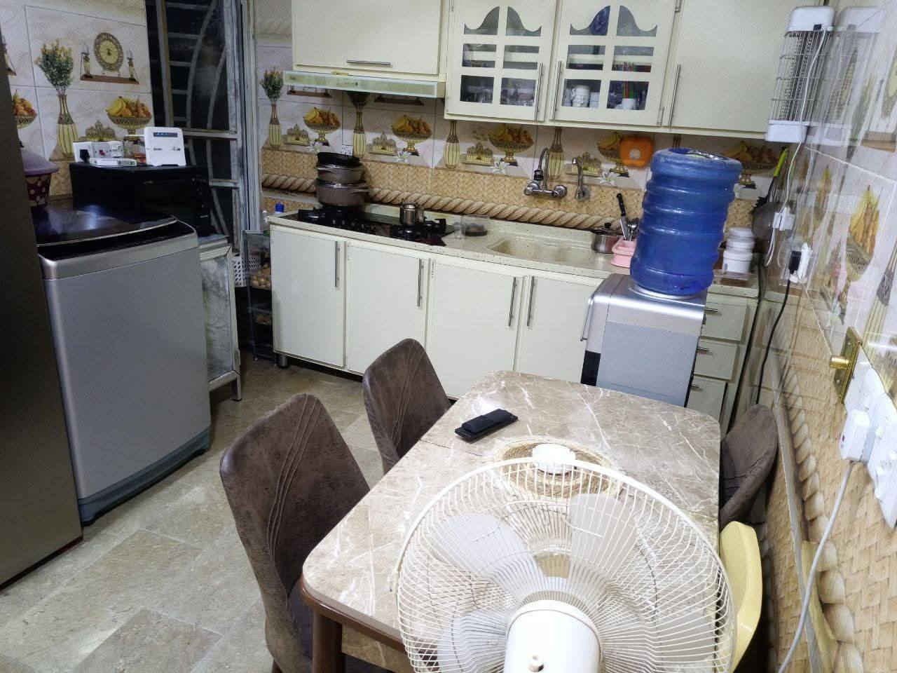 بيت للبيع مساحة ٨٥ م متكون من ٣ طوابق مشتمل وشقتين معزولة بدرج خارجي .. فرصة للإستفسار بوارد شهري مليونين وربع .. يحتوي كل طابق على منور  وغرفة إستقبال ومطبخ وصحيات وترك وغرفة نوم .. بناء سنة ٢٠٢٢
العنوان مجاور مستشفى ابن البيطار  زقاق ٨ 
للتواصل وللإستفسار  // ***********
